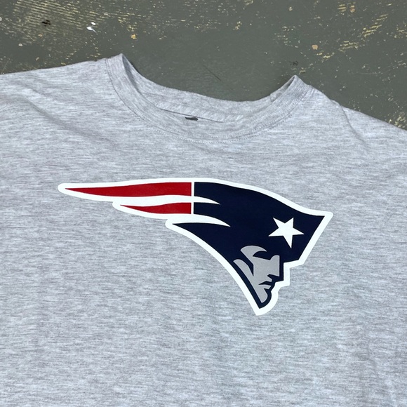 New England Patriots Logo Retro Vintage Shirt Medium Champions NFL Football - Picture 3 of 7